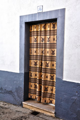 Garrovillas de Alconétar, puerta típica protegida del sol