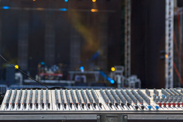 Mixing console