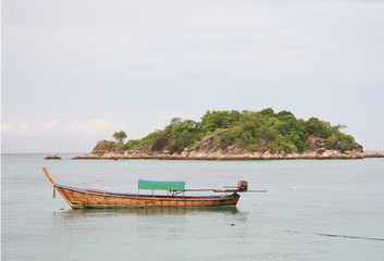 boat in sea of tarutao