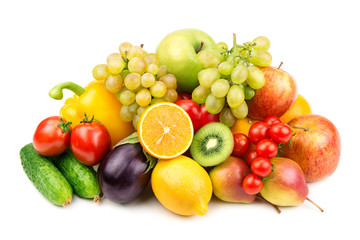 Fototapeta na wymiar owoce i warzywa samodzielnie na białym tle