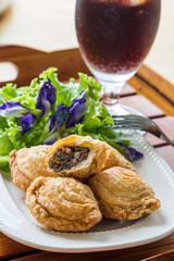 Pastry samosas