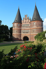 Fototapeta na wymiar Holstentor Hansestadt Lübeck