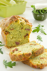Cake with arugula, pesto, tomatoes and chorizo​​.