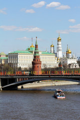 Obraz premium Moscow, river, Kremlin and gold domes