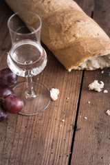 Grappa mit Weißbrot