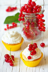 Obraz na płótnie Canvas Cupcakes and berries.