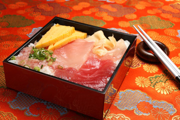 三種のマグロ丼　　sushi