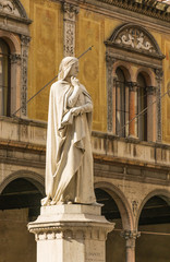 Fototapeta premium Statue of Dante- Verona - Italy
