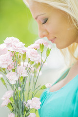 Obraz na płótnie Canvas Young blond woman with flowers