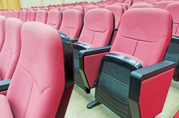 Obraz premium Empty hall for presentation with red armchairs