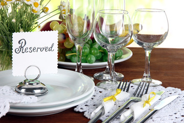 Table setting with chamomiles