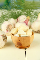 Obraz na płótnie Canvas Fresh garlic on wooden table, on bright background