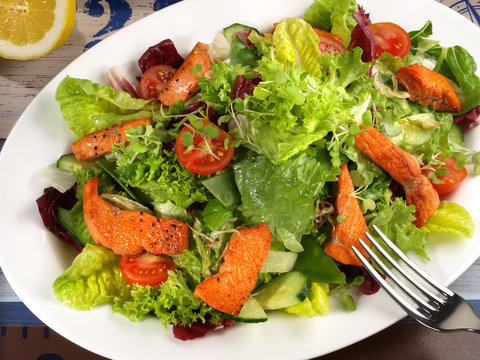 Salat mit Lachs