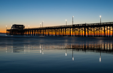 Fototapeta premium newport beach pier sunset