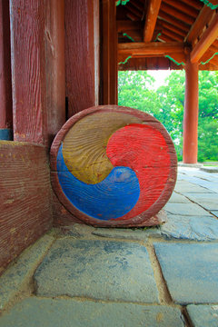 Korean national symbol at historic building