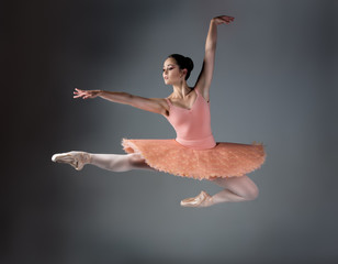 Fototapeta premium Female ballet dancer