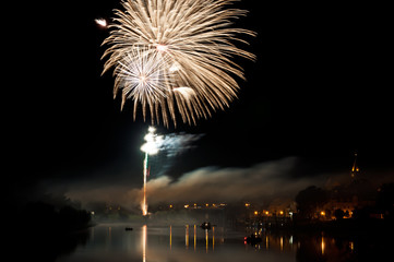 Feuerwerk mit Nebel