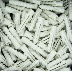 many plastic straddling dowel