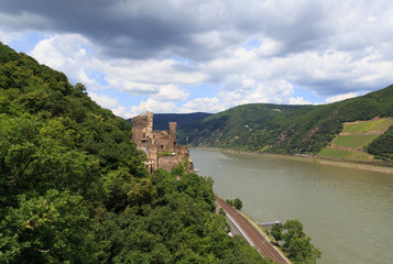 Naklejka premium Burg Rheinstein (Blick vom Süden, 2013)