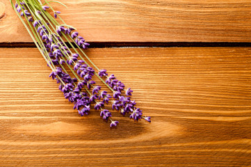Obraz na płótnie Canvas lavender flower on the wooden background
