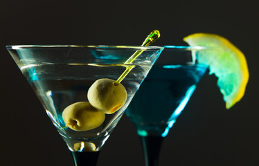 martini with green olives
