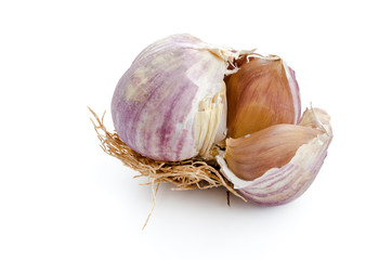 Aufgebrochene Knoblauchzwiebel