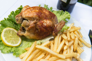 Pollo allo spiedo con patatine fritte