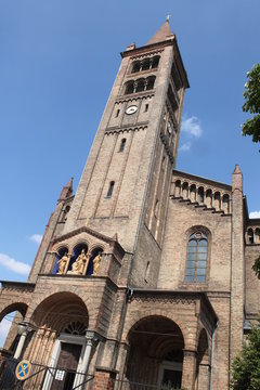 Blick hinauf zur Peter+Paulskirche in Potsdams Innenstadt