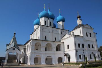 Fototapeta na wymiar Klasztor w Serpukhov Wysocki