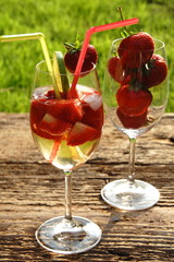 Sekt mit Erdbeeren