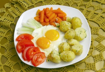 scrambled eggs and vegetable as vegetarian dinner meal