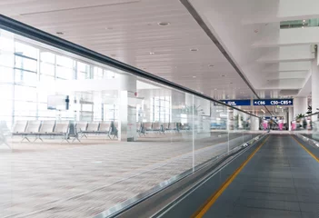 Lichtdoorlatende rolgordijnen zonder boren Luchthaven Interior of the airport