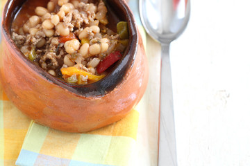 Weiße Bohnensuppe im Topf