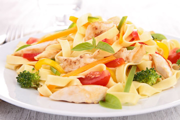 pasta with fried chicken and vegetables