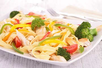 pasta with fried chicken and vegetables