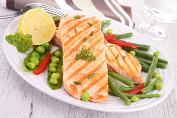 grilled salmon with vegetable