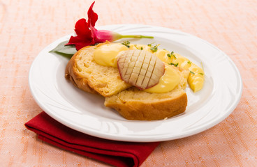 Dessert con crema pasticcera e frutta