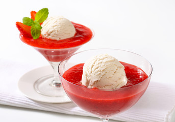 Ice cream with strawberry puree
