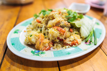 Fototapeta na wymiar Fried rice with shrimp