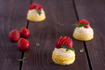 strawberry mini cake