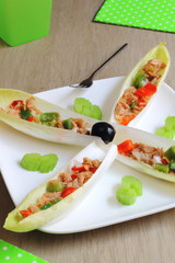 Endivias rellenas de atún