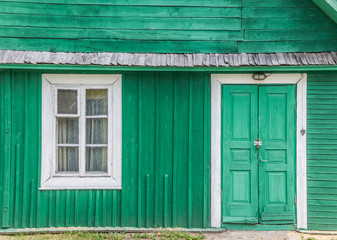 Obraz na płótnie Canvas Szczegóły tradycyjnego zielony drewniany dom w Trokach