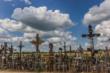 Obraz premium Lined up crosses at the hill of crosses