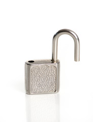 Metallschloss geöffnet