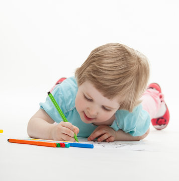 Child drawing a picture with colorful felt-tip pens
