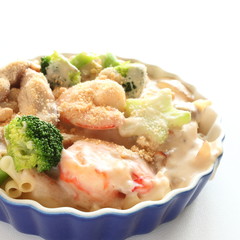 food preparation, shrimp and broccoli in Macaroni gratin