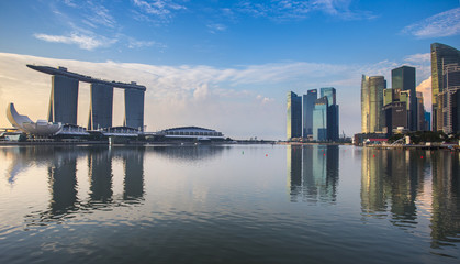 Obraz premium Singapore reflection of buildings Marina bay