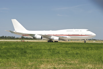 Fototapeta na wymiar Landing 747