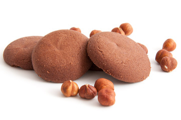 Haselnussplätzchen und Haselnüsse