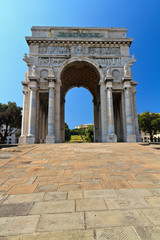 Fototapeta na wymiar pomnik na Piazza della Vittoria - Genoa